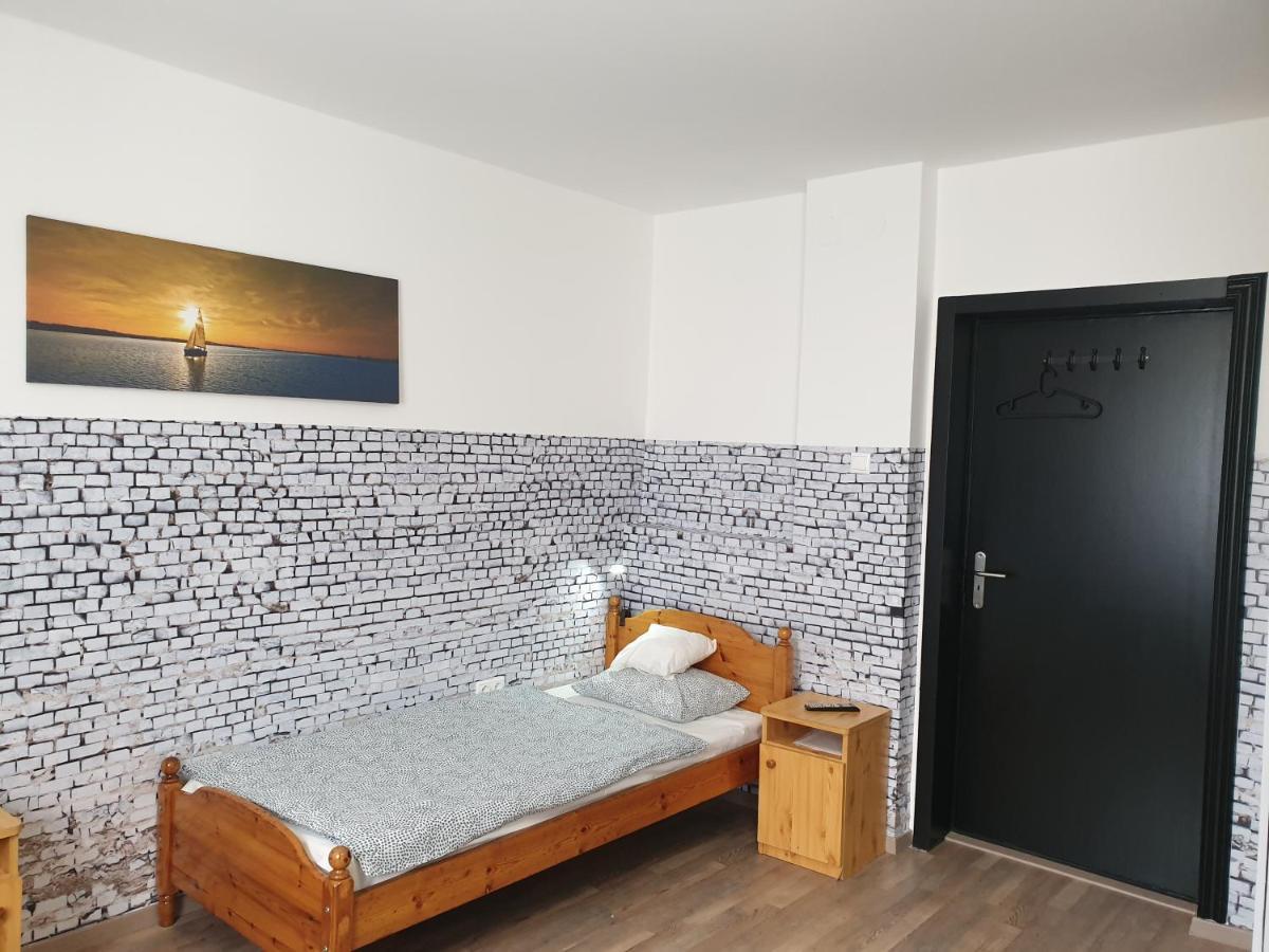 Kid Familia Panzio Balatonszarszo Bed and Breakfast Εξωτερικό φωτογραφία